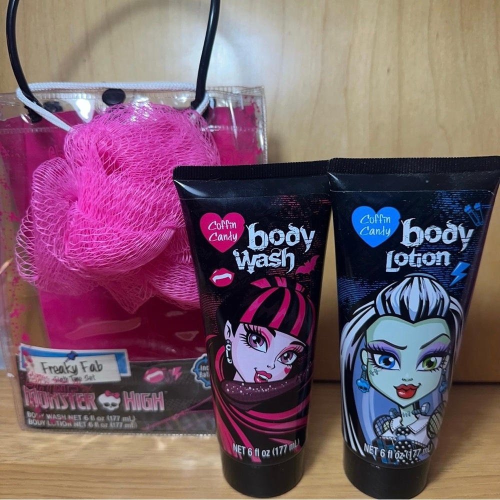 Monster High Freaky Fab Bath Set Coffin Candy Body Wash Lotion Sealed NOS